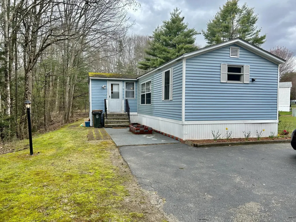 2 Dode Drive Saco ME 04072