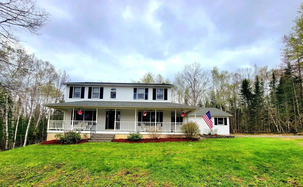1071 Sunset Avenue Glenburn ME 04401