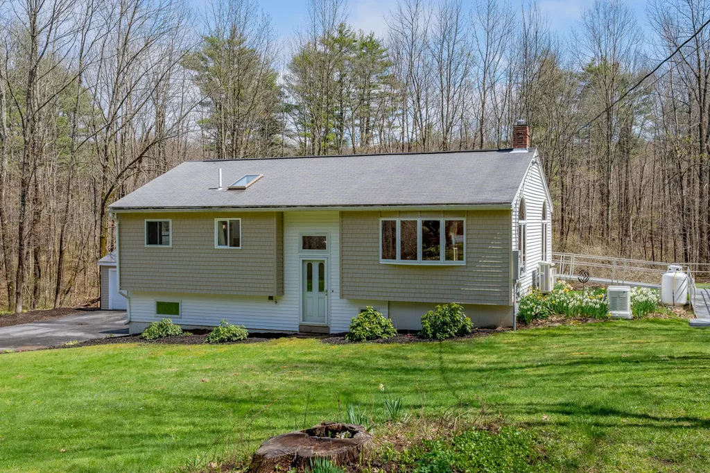 280 Woodbury Road Auburn ME 04210