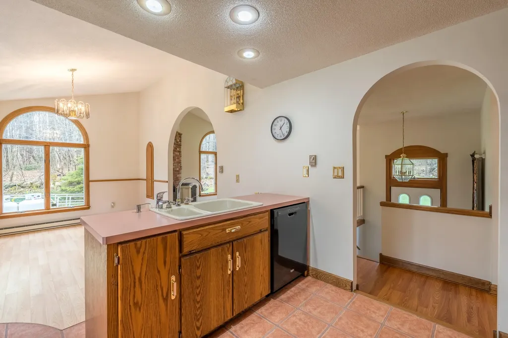 280 Woodbury Road Auburn ME 04210