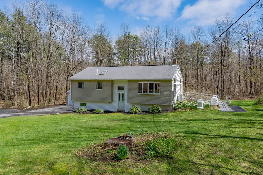 280 Woodbury Road Auburn ME 04210