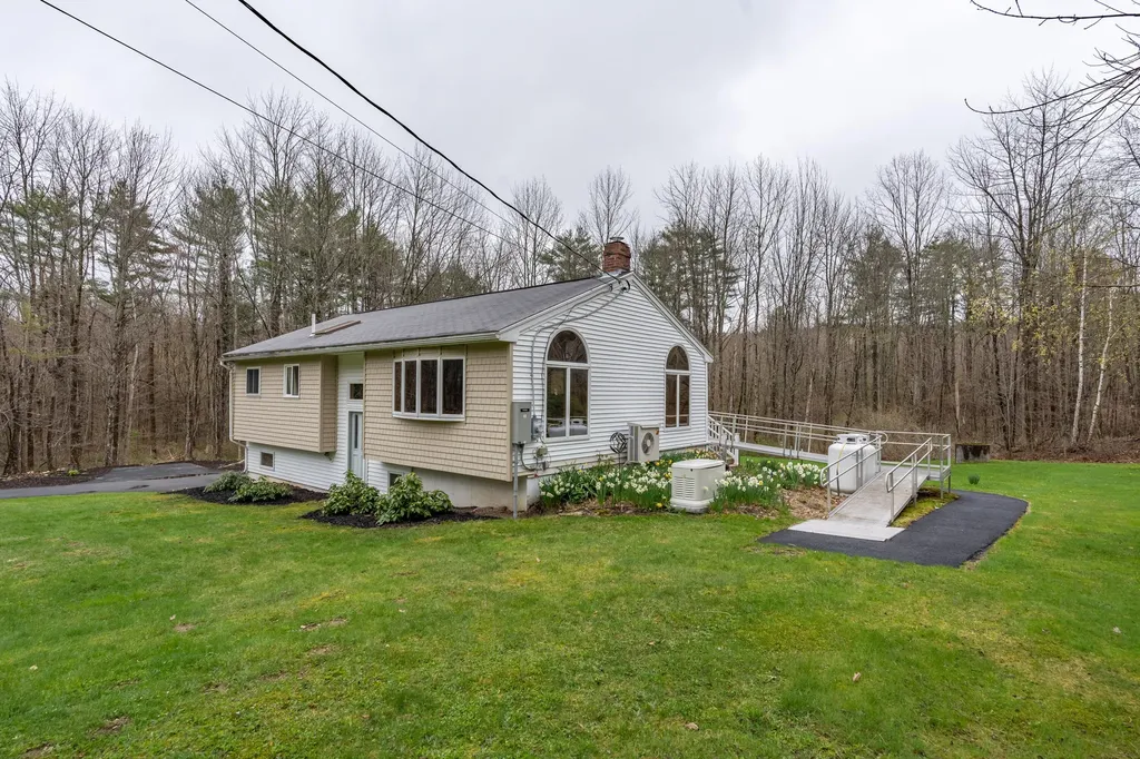 280 Woodbury Road Auburn ME 04210