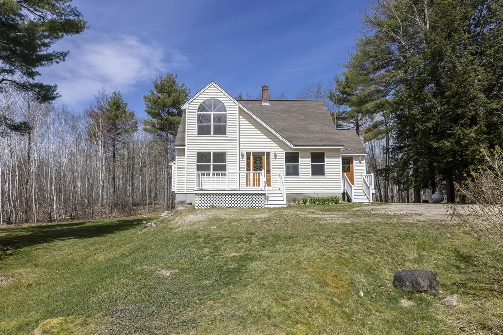 82 Daggett Drive Raymond ME 04071