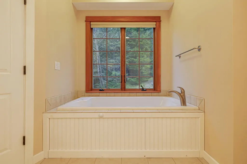 24 Coves End Drive Deer Isle ME 04627
