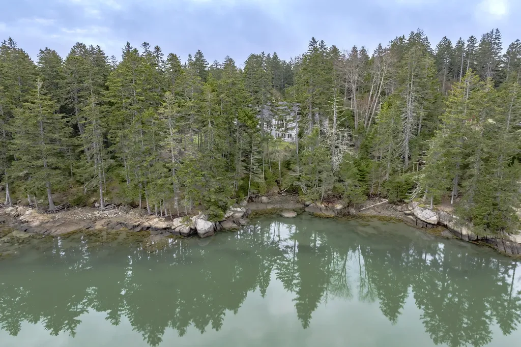 24 Coves End Drive Deer Isle ME 04627