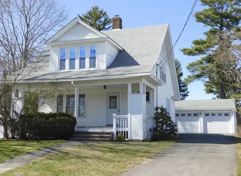 25 Pine Street Dexter ME 04930