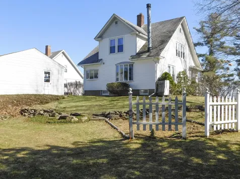 25 Pine Street Dexter ME 04930