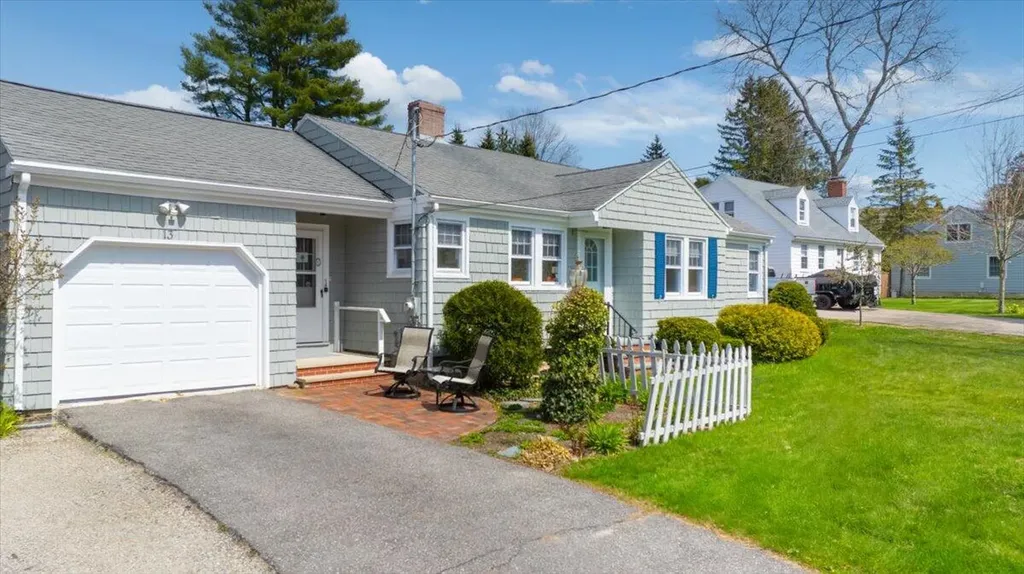 13 Depot Road Falmouth ME 04105
