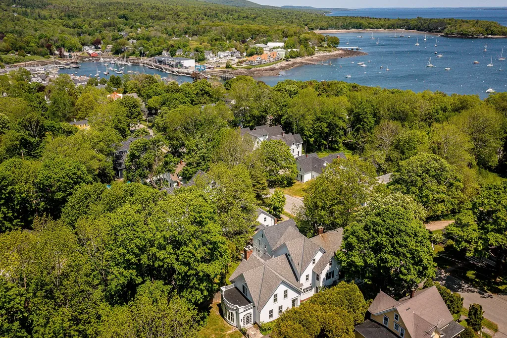 101 Chestnut Street Camden ME 04843
