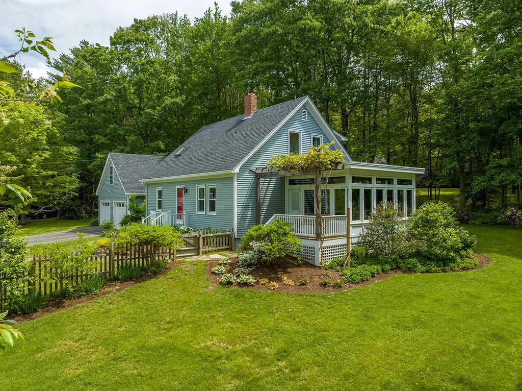 20 Ferncliff Drive Camden ME 04843