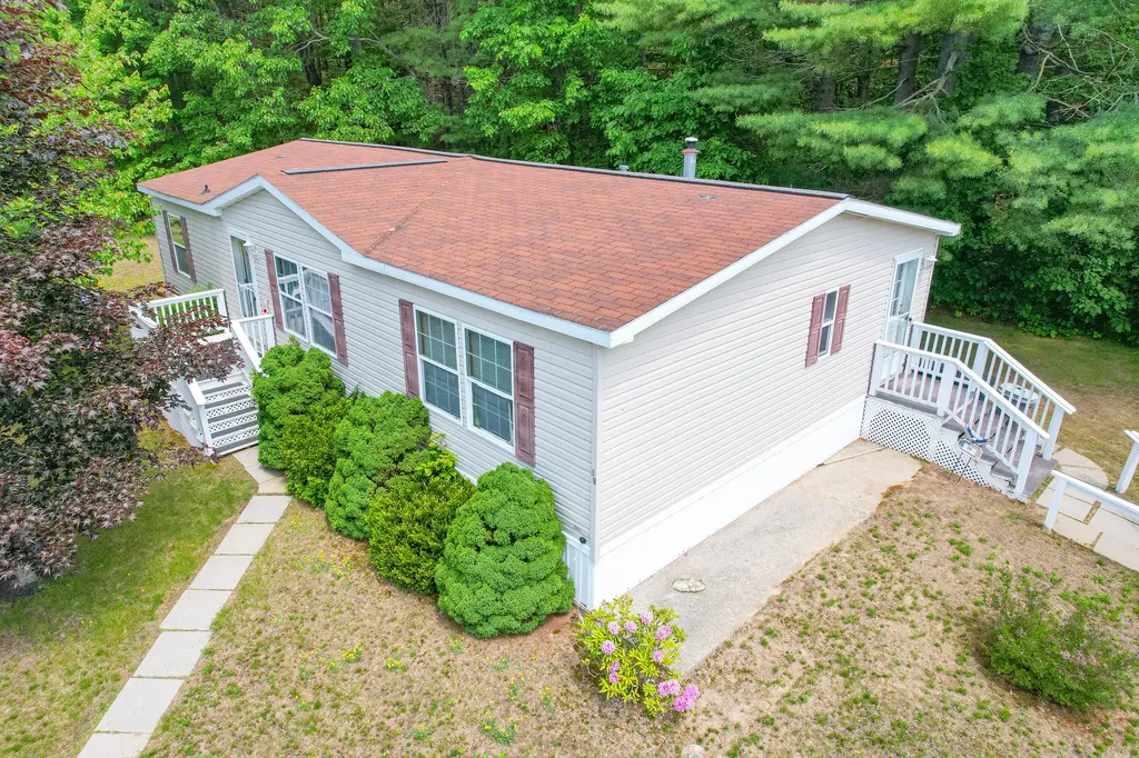 39 Town & Country Drive Lisbon ME 04250