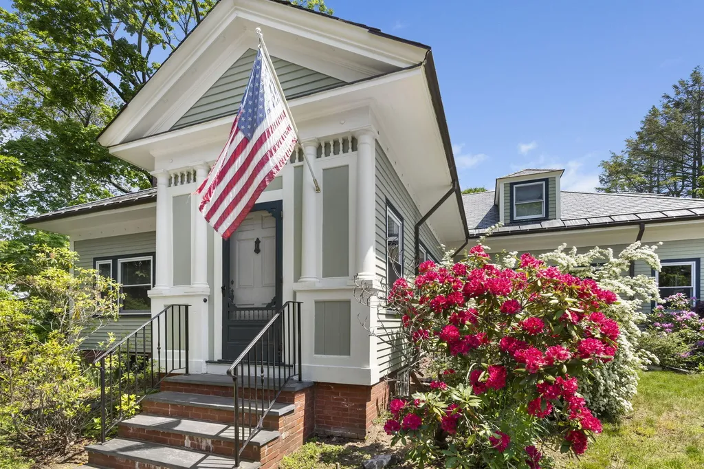 93 Foreside Road Falmouth ME 04105