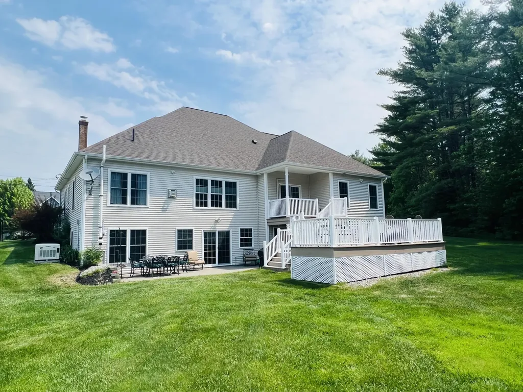54 Constitution Avenue Hampden ME 04444