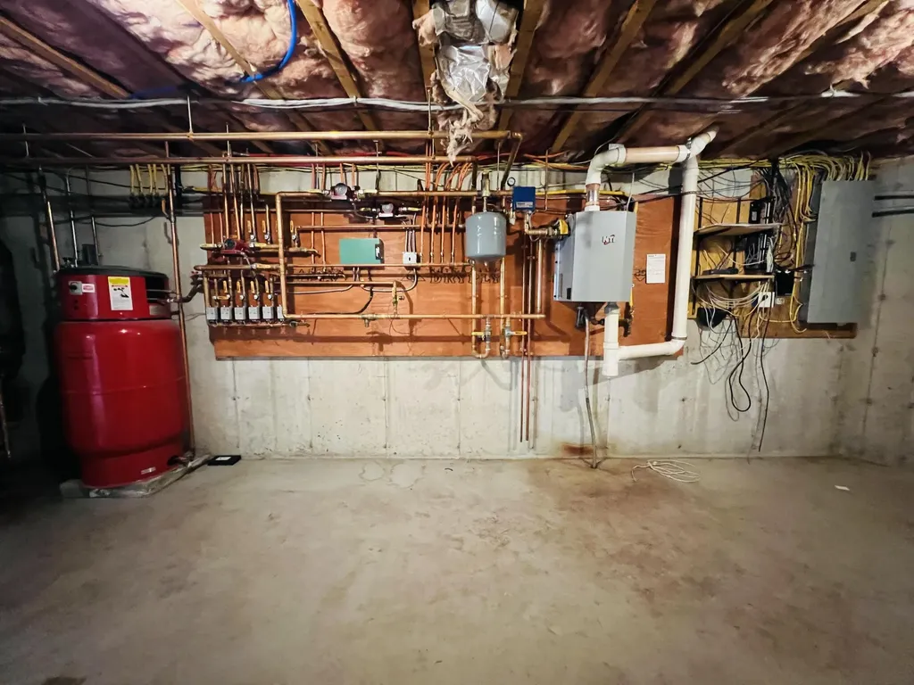 54 Constitution Avenue Hampden ME 04444