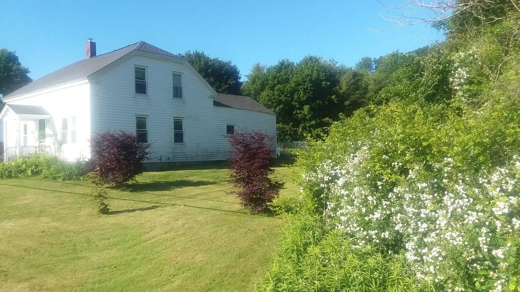 38 Meadow Road Topsham ME 04086