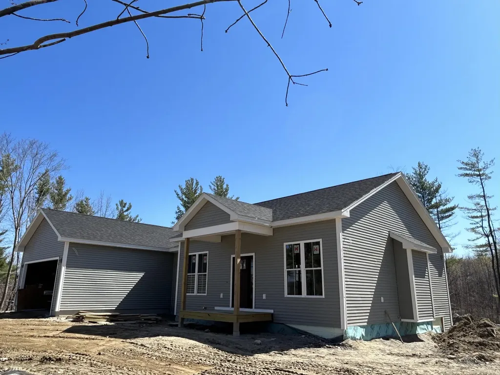 6 Lilac Lane Raymond ME 04071