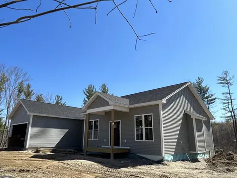 6 Lilac Lane Raymond ME 04071