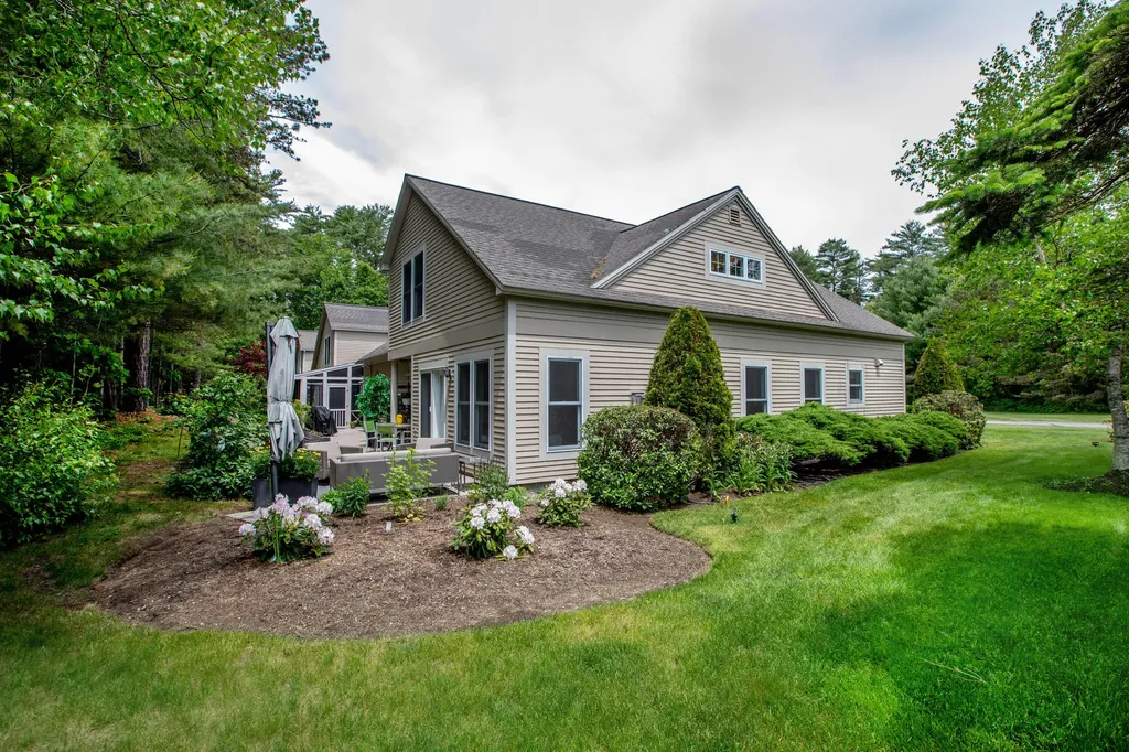 33 Sparwell Lane Brunswick ME 04011