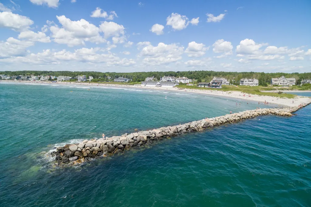 89 Beach Avenue Kennebunk ME 04043