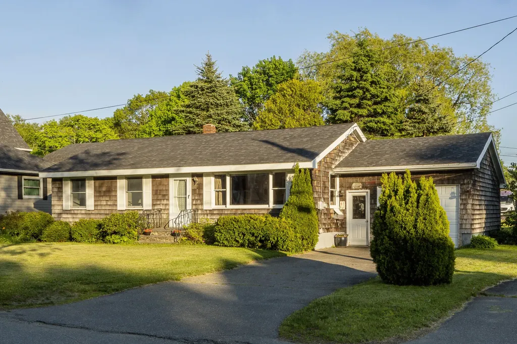 35 Crescent Street Rockland ME 04841