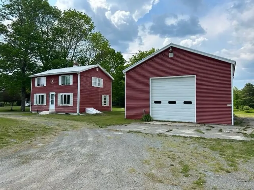 382 Billings Road Hermon ME 04401