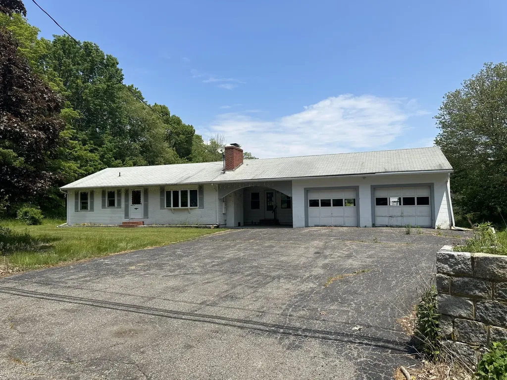 256 Hanscom Road Eliot ME 03903