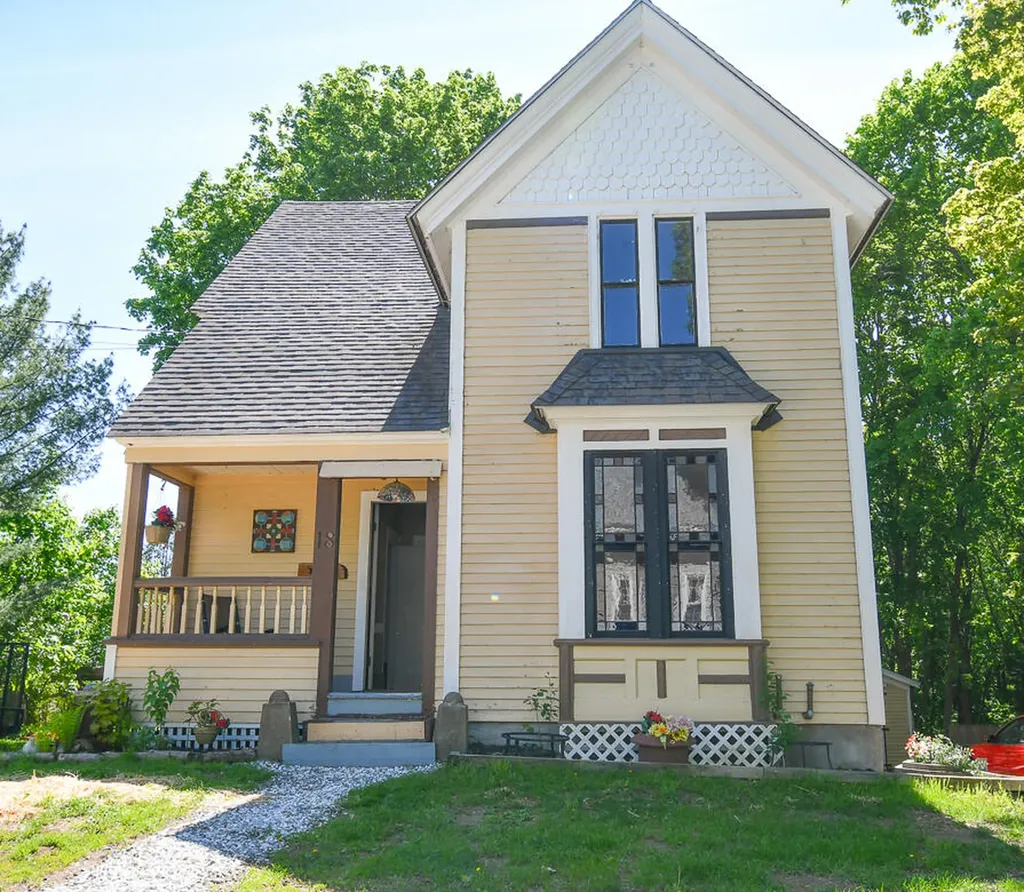 18 Fountain Street Gardiner ME 04345