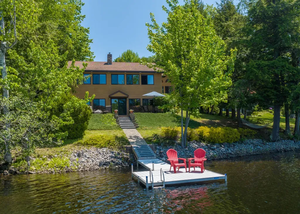 38 South Upper Narrows Lane Winthrop ME 04364