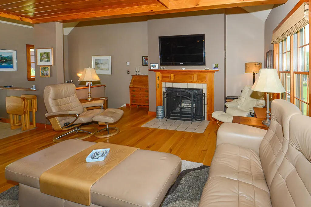 7 Guinevere Court Naples ME 04055