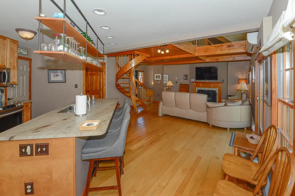 7 Guinevere Court Naples ME 04055