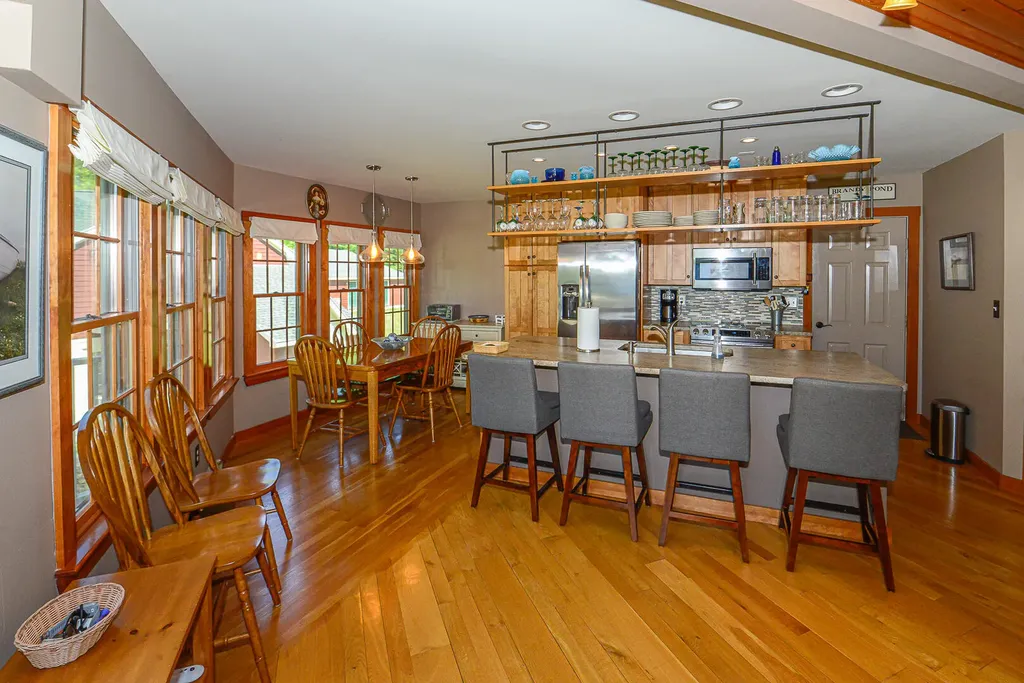 7 Guinevere Court Naples ME 04055