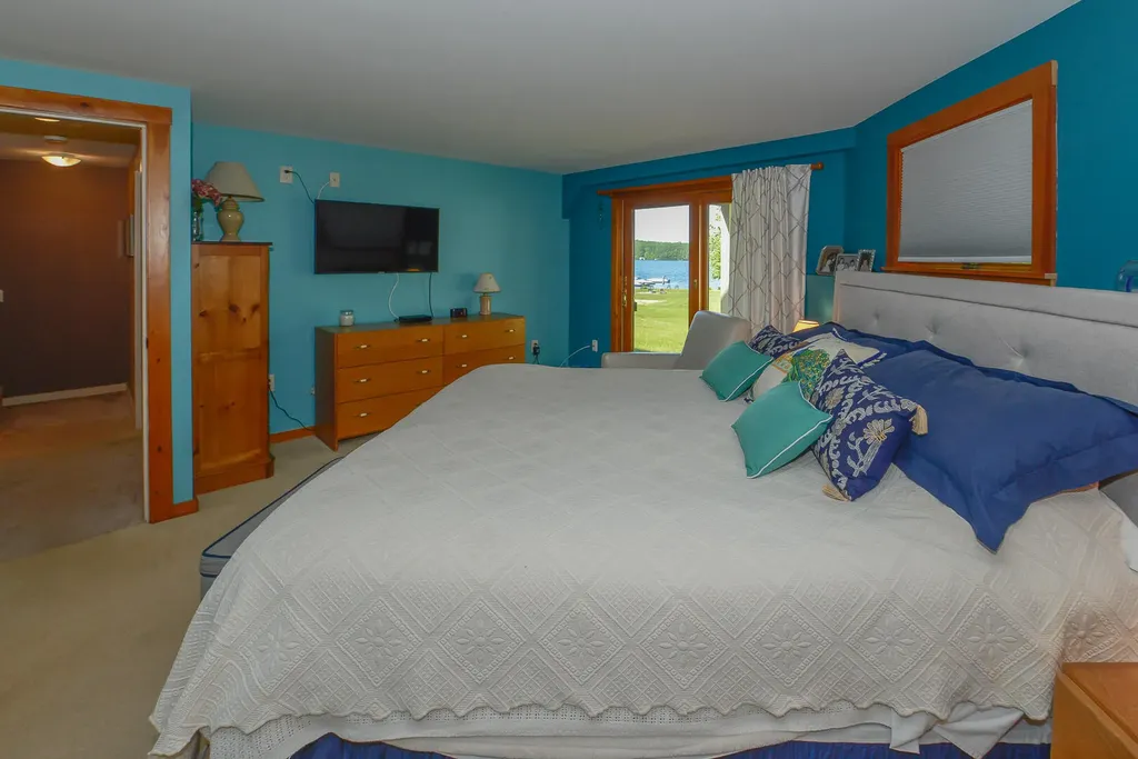 7 Guinevere Court Naples ME 04055