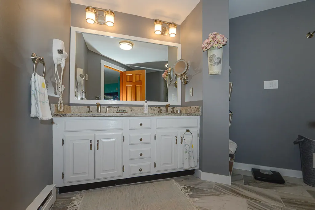 7 Guinevere Court Naples ME 04055