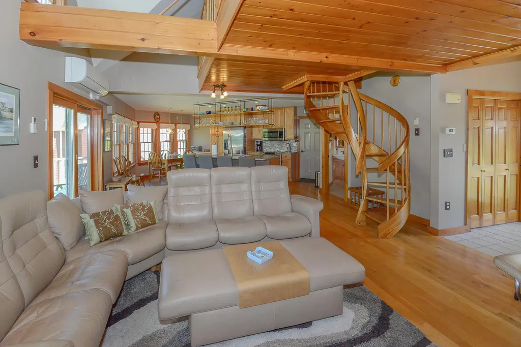 7 Guinevere Court Naples ME 04055