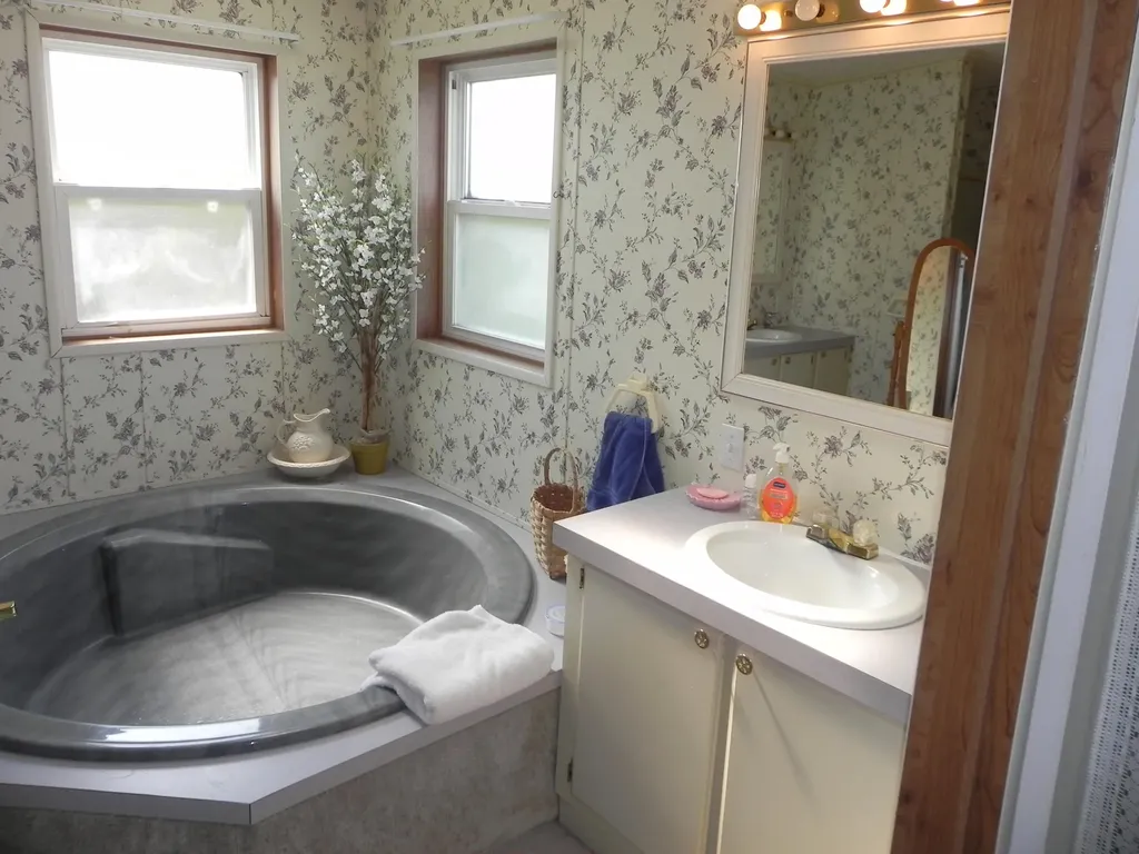 6 Captains Lady Lane Lubec ME 04652