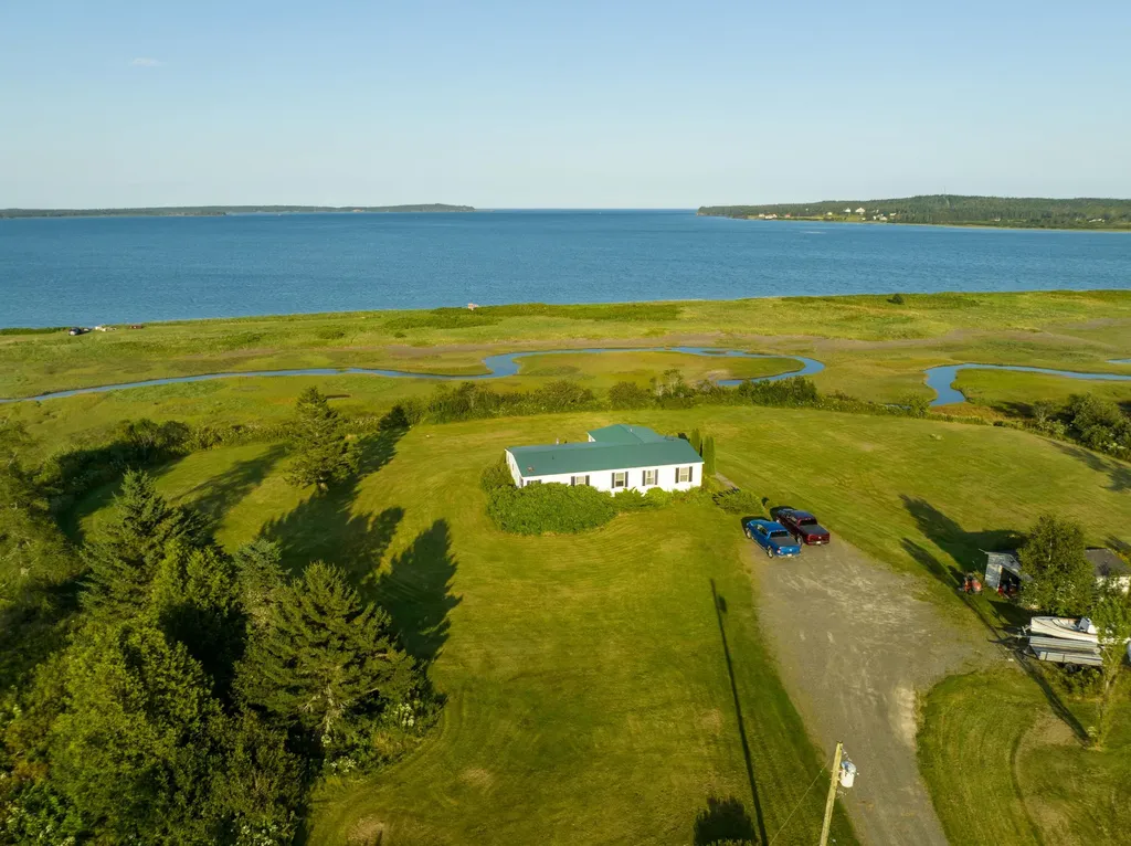 6 Captains Lady Lane Lubec ME 04652