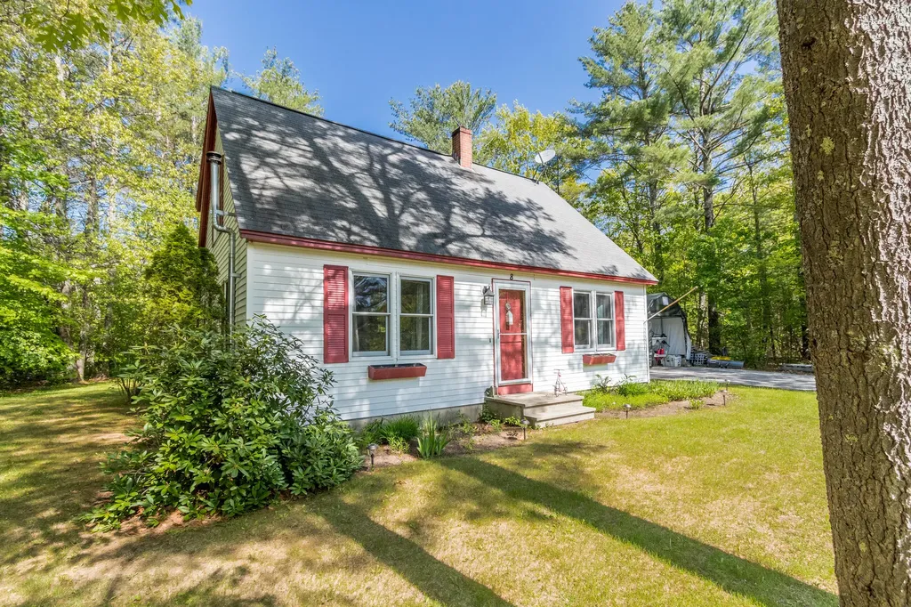 8 Thompson Lane Windham ME 04062