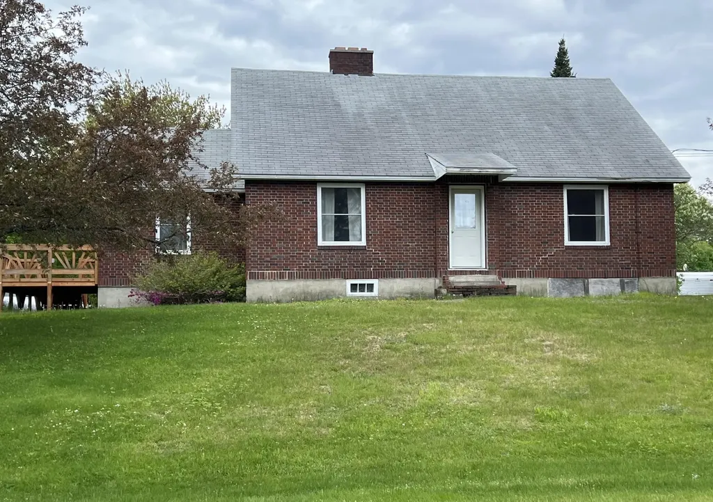 17 Maxim Street Madison ME 04950
