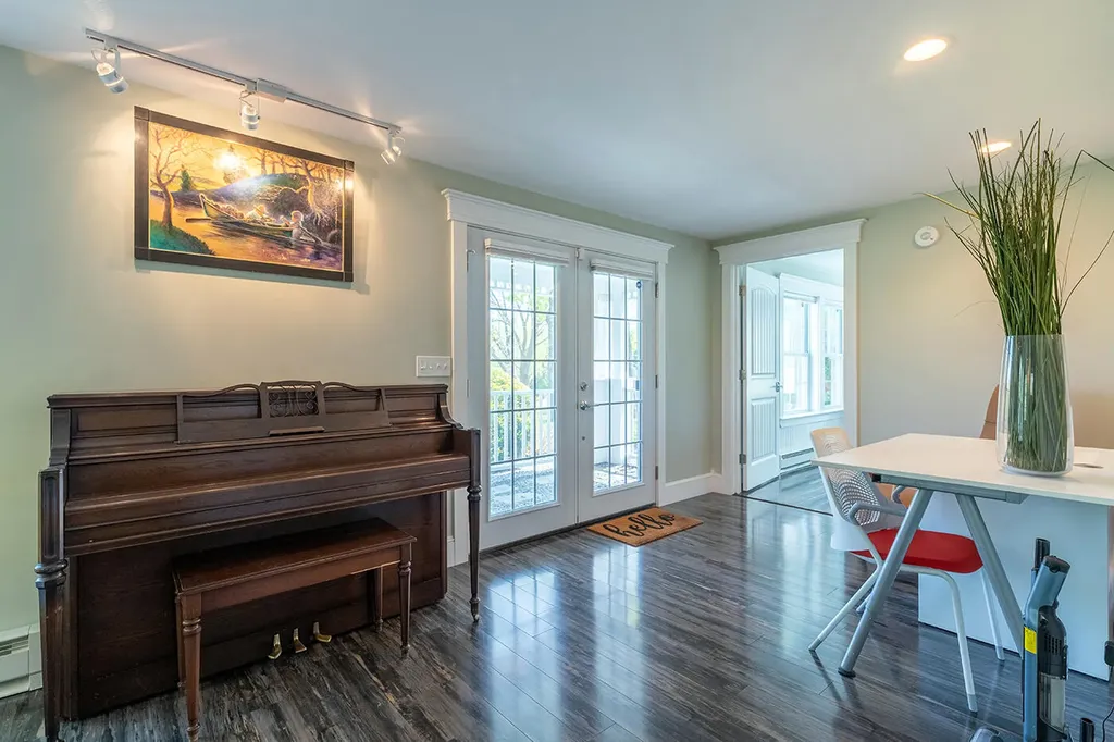 7 Michelle Lane Rockport ME 04856