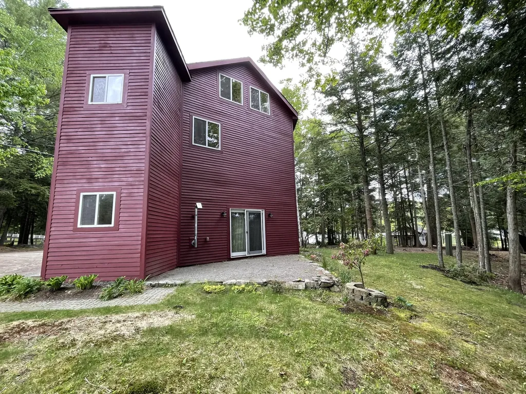 25 Loon Lane Plymouth ME 04969