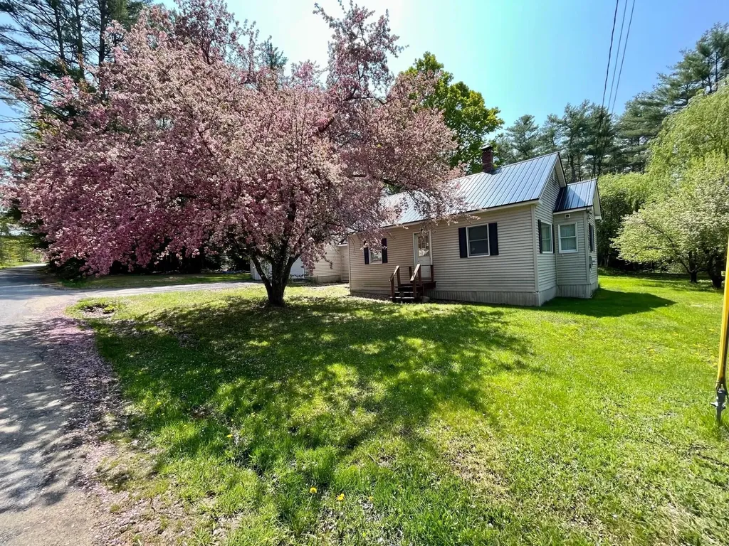 15 Mcwain Hill Road Waterford ME 04088