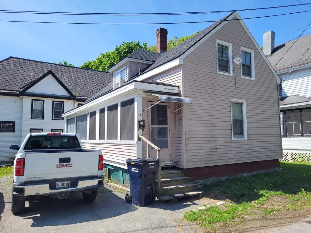 17 Willow Street Bangor ME 04401