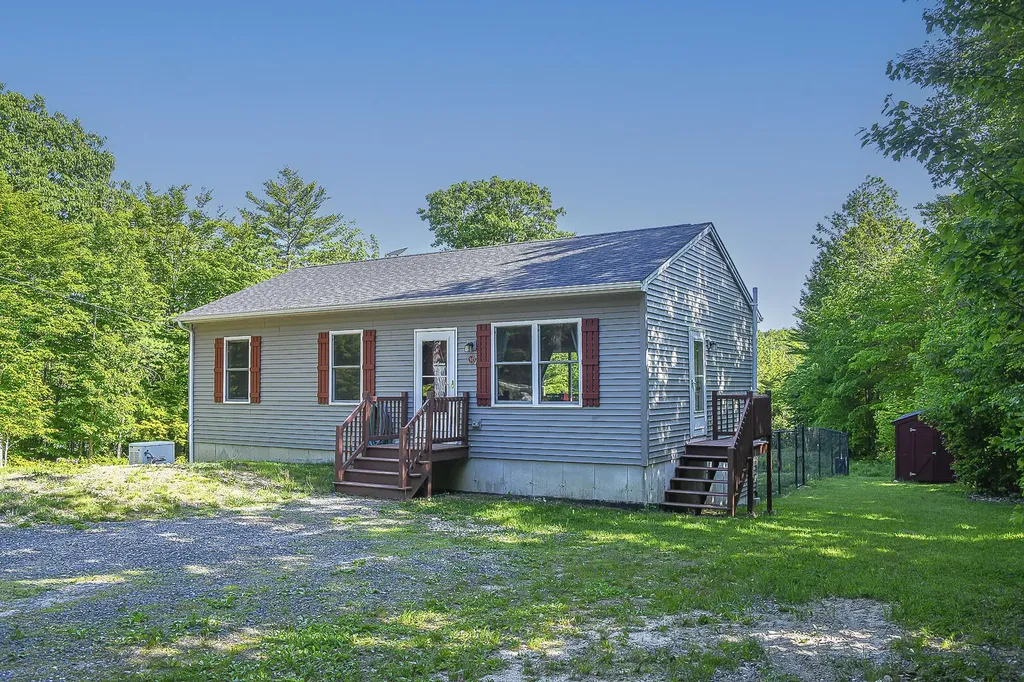 92 Burnell Road Naples ME 04055
