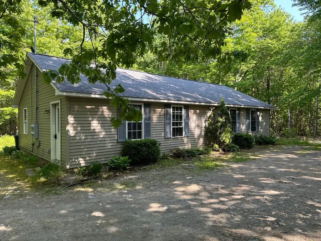 153 A&b Bog Road Northport ME 04849