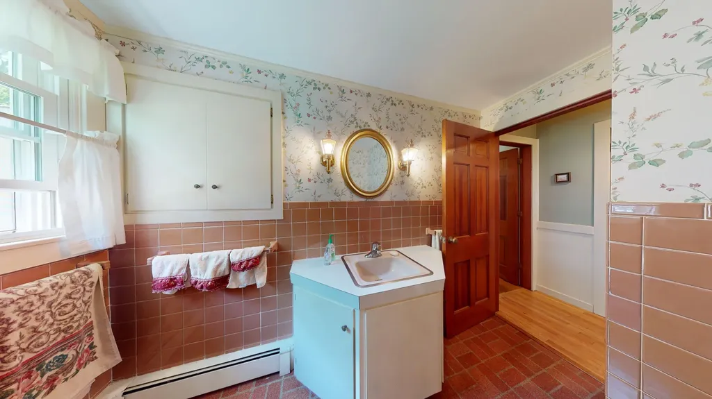 385 East Avenue Lewiston ME 04240