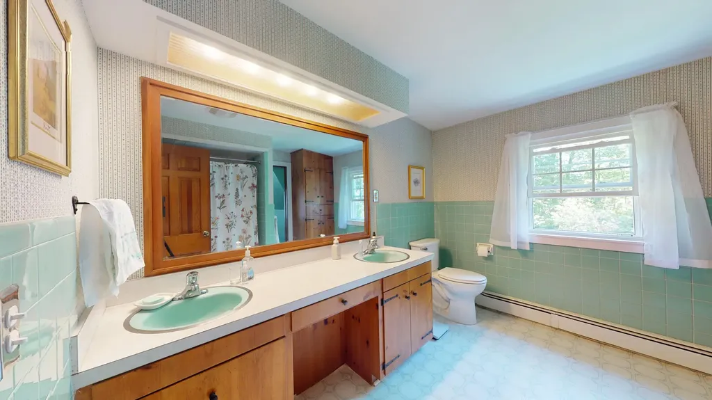 385 East Avenue Lewiston ME 04240