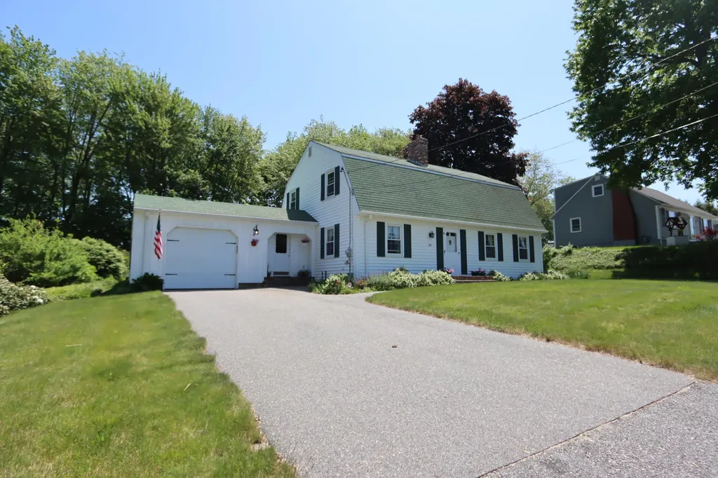 385 East Avenue Lewiston ME 04240