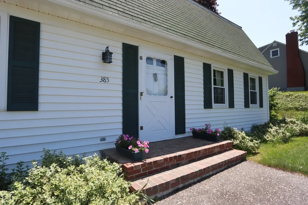 385 East Avenue Lewiston ME 04240