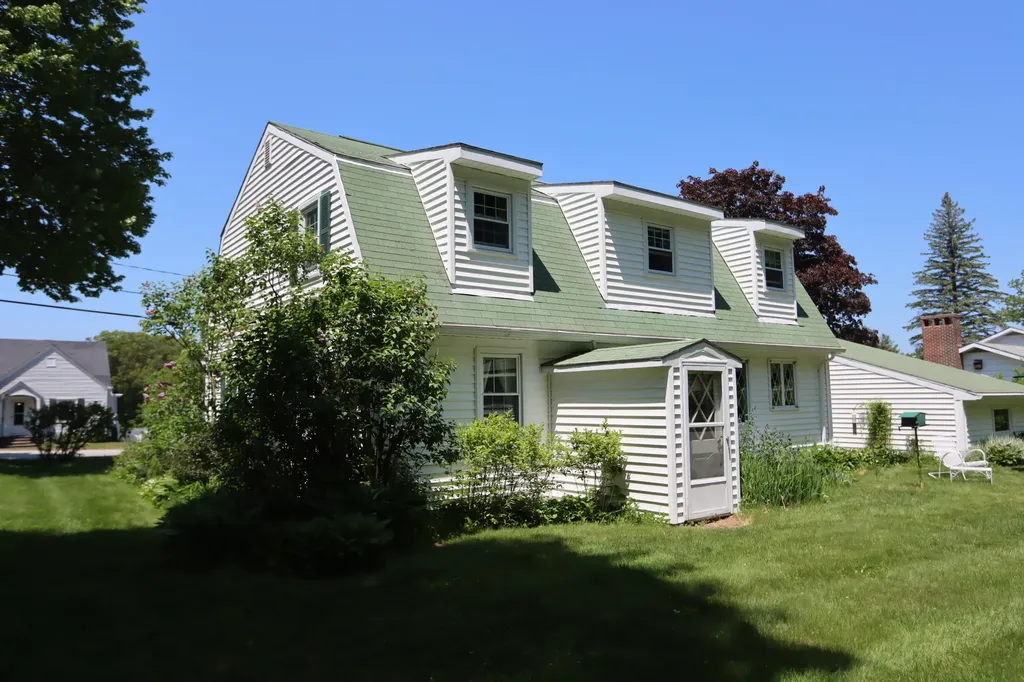 385 East Avenue Lewiston ME 04240