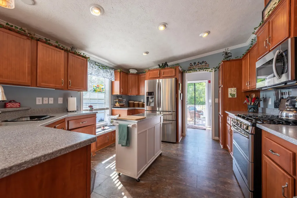 7 Ledge Circle Bangor ME 04401